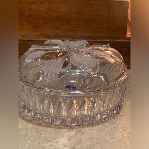 STUDIONOVA GOLDEN POINSETTIA ROUND TRINKET OR JEWELRY BOX WY228/505 - Picture 9 of 11